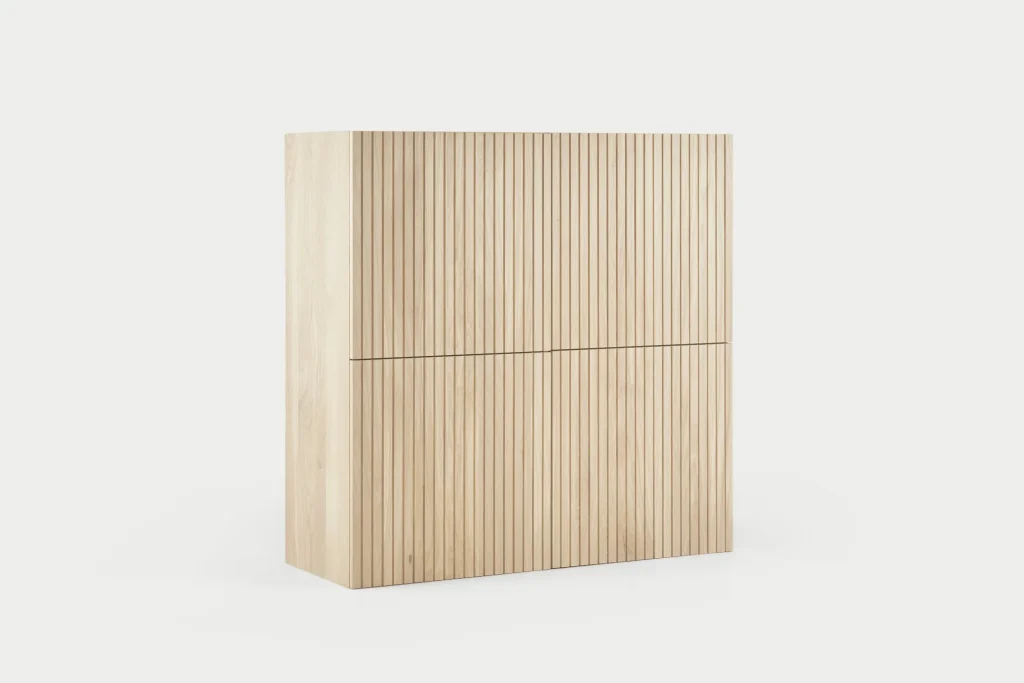 Kredence / Massief Eiken Hangkast met CNC-Fronten en Soft-Close Deuren