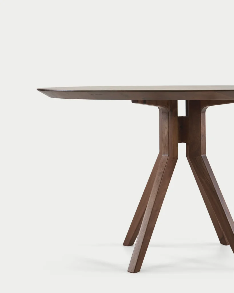 Arnea / Ronde Eettafel van Massief Walnoot