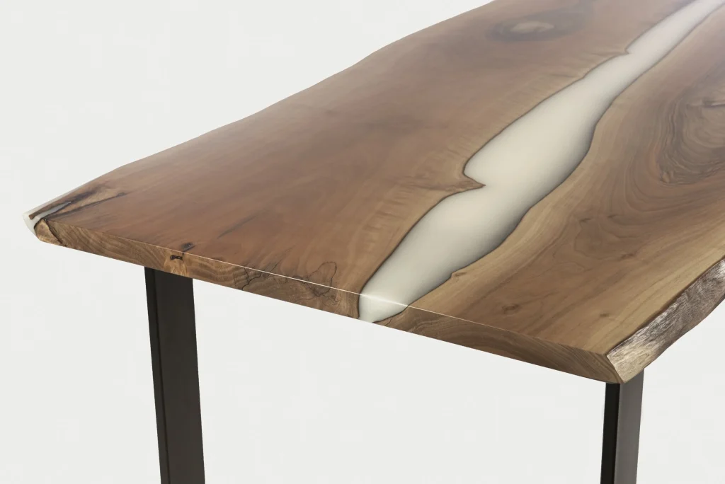 Sophis / Epoxy Tafel met Walnoten Schaaldelen en Smokey White Epoxy