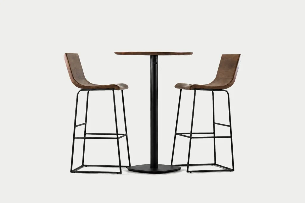 Massief hout walnoten bartafel met stoelen.jpg (Copy)