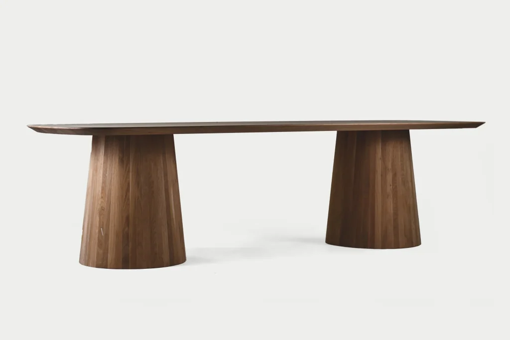 Enchu / Deens Ovale Eettafel van Walnoot met Dubbele Houten Kolom