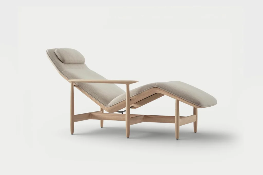 Artisan / Nila Chaise Lounge / Design Ligstoel in Massief Hout & Leder of Stof