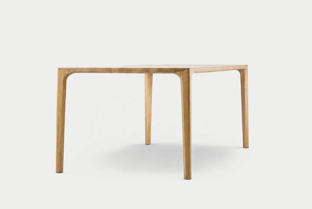 eettafel massief eiken met doorlopende poten.jpg